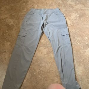 Athleta tan Chelsea cargo sz 8 beige